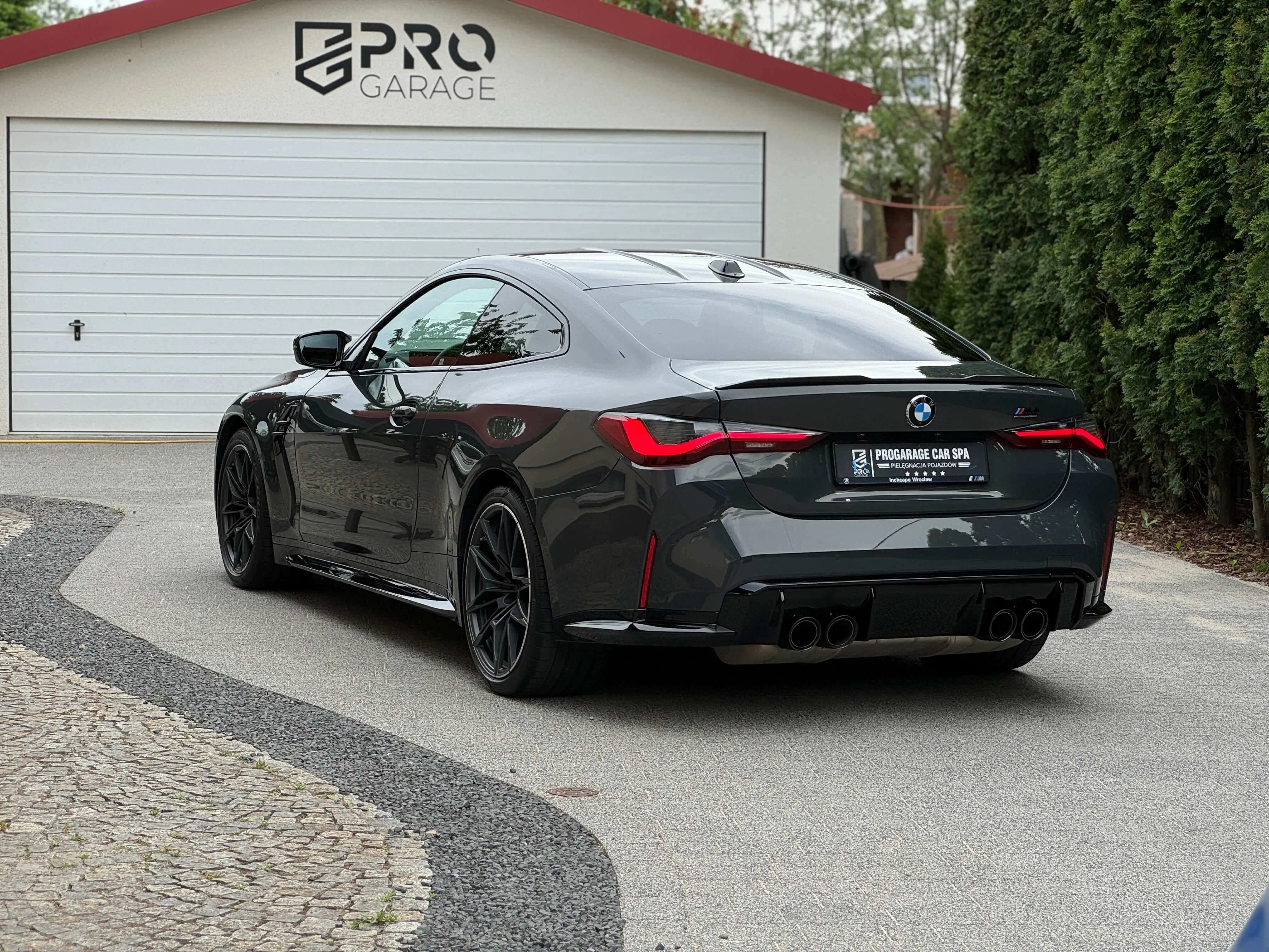 BMW M4 - View 9