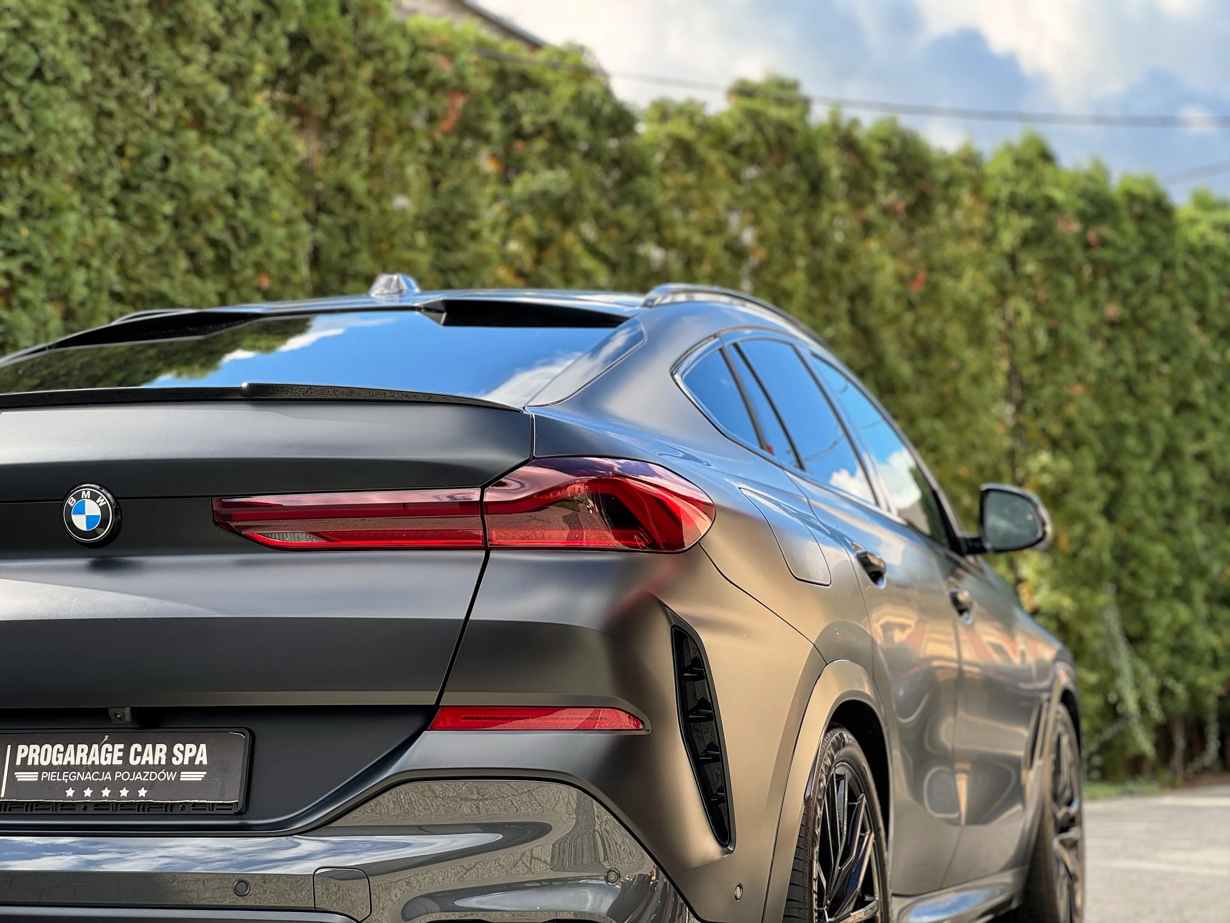 BMW X6  - View 6