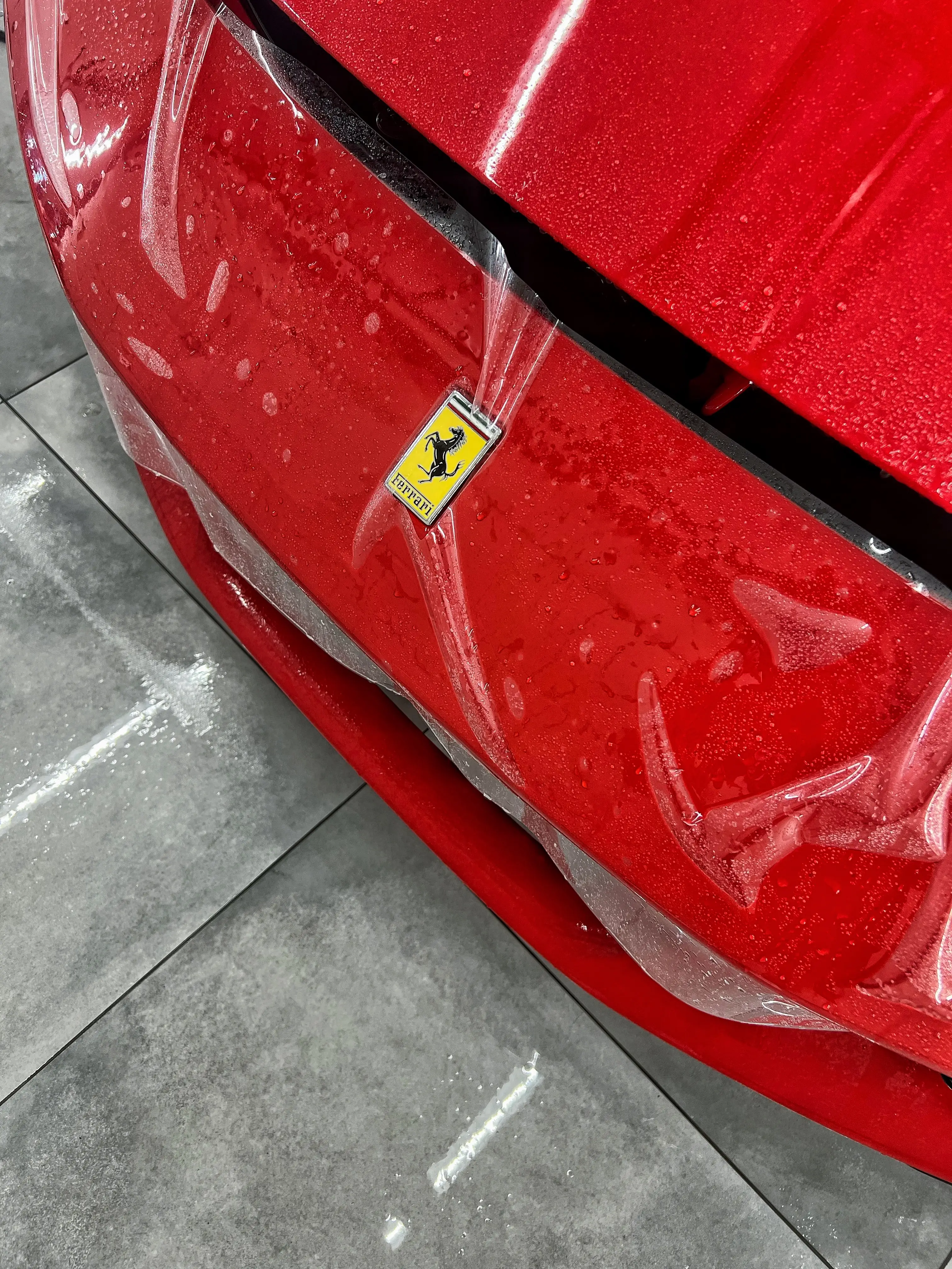 Ferrari F8 - View 3